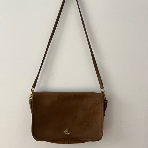 Coach Handbags - Coach Golden Brown Leather Court Messenger Style Crossbody